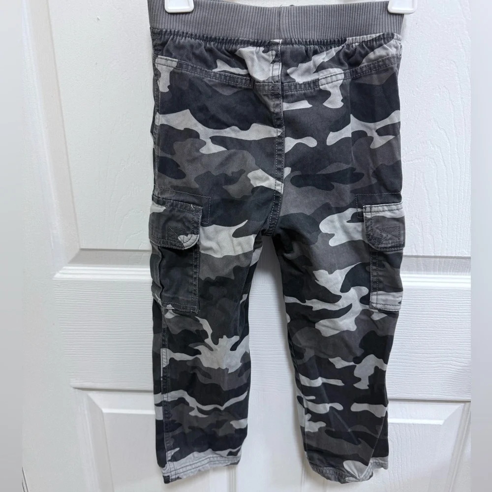 Kids Black and Gray Camouflage Cargo Pants, Size 4T